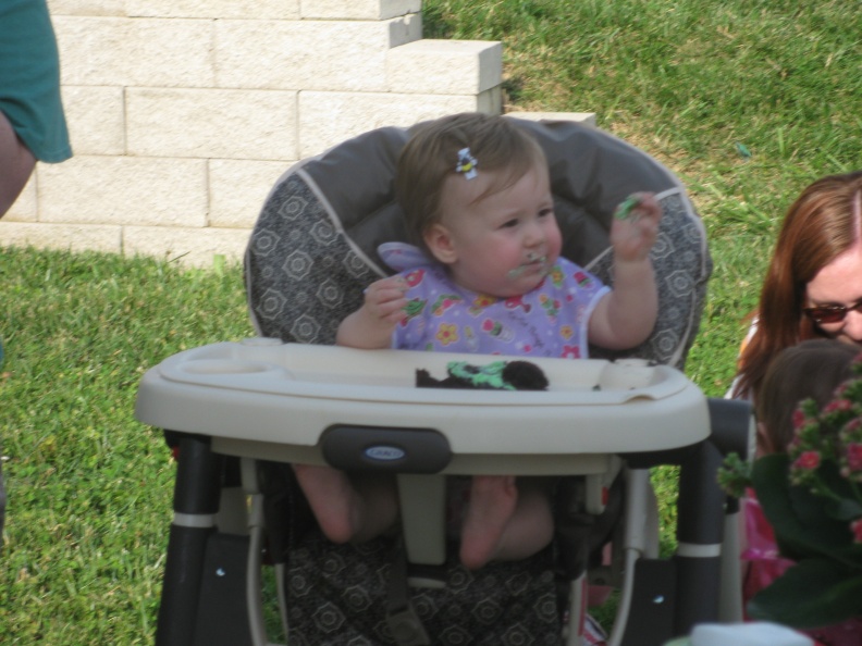 Callie_s_First_Birthday_Party_June_7_2009_pictures_by_Grandpa_Pat_0274__100.jpg