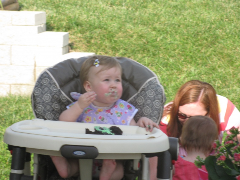 Callie_s_First_Birthday_Party_June_7_2009_pictures_by_Grandpa_Pat_0274__101.jpg