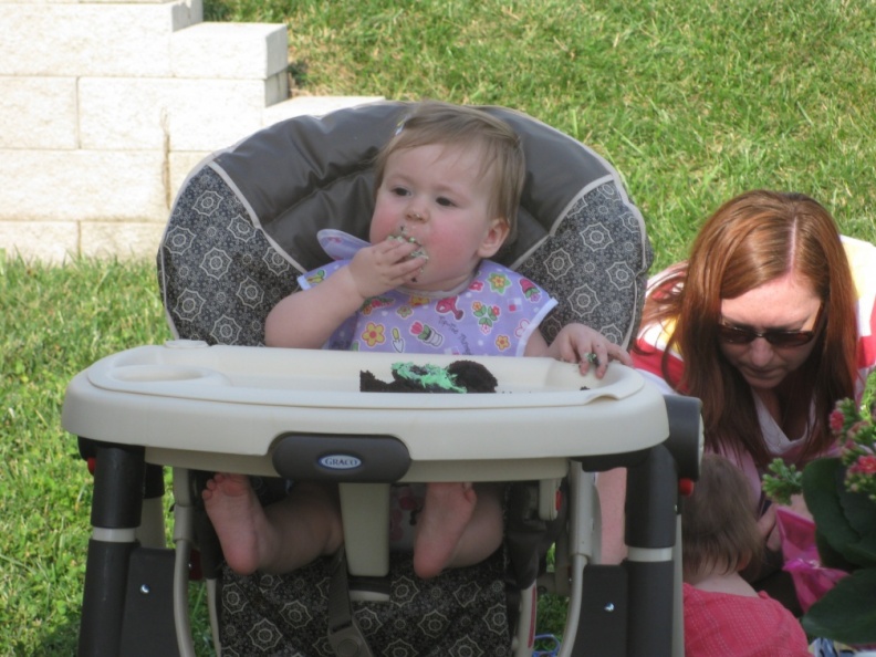 Callie_s_First_Birthday_Party_June_7_2009_pictures_by_Grandpa_Pat_0274__102.jpg