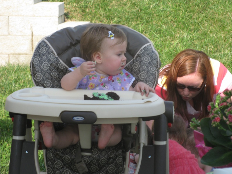 Callie_s_First_Birthday_Party_June_7_2009_pictures_by_Grandpa_Pat_0274__103.jpg