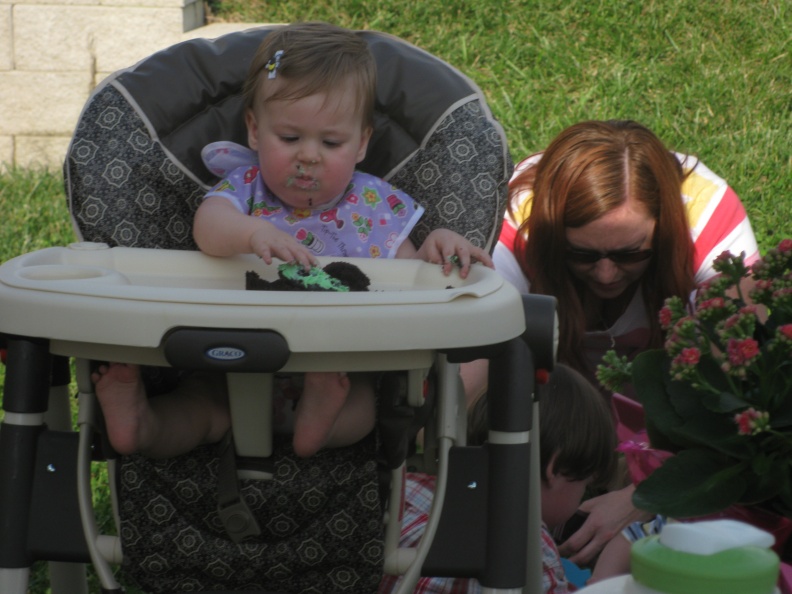 Callie_s_First_Birthday_Party_June_7_2009_pictures_by_Grandpa_Pat_0274__104.jpg