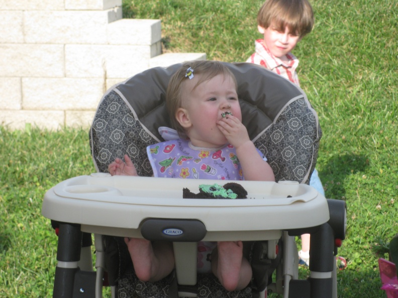 Callie_s_First_Birthday_Party_June_7_2009_pictures_by_Grandpa_Pat_0274__108.jpg