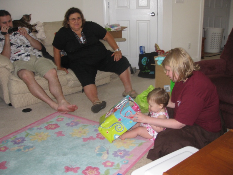 Callie_s_First_Birthday_Party_June_7_2009_pictures_by_Grandpa_Pat_0274__240.jpg